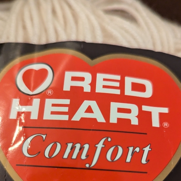 Red Heart Comfort Yarn in Cream 256g - Picture 2 of 8